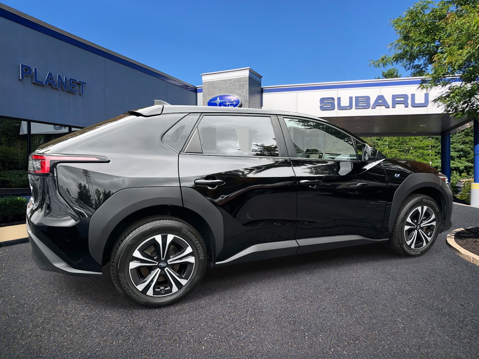 2023 Subaru Solterra Premium photo 2