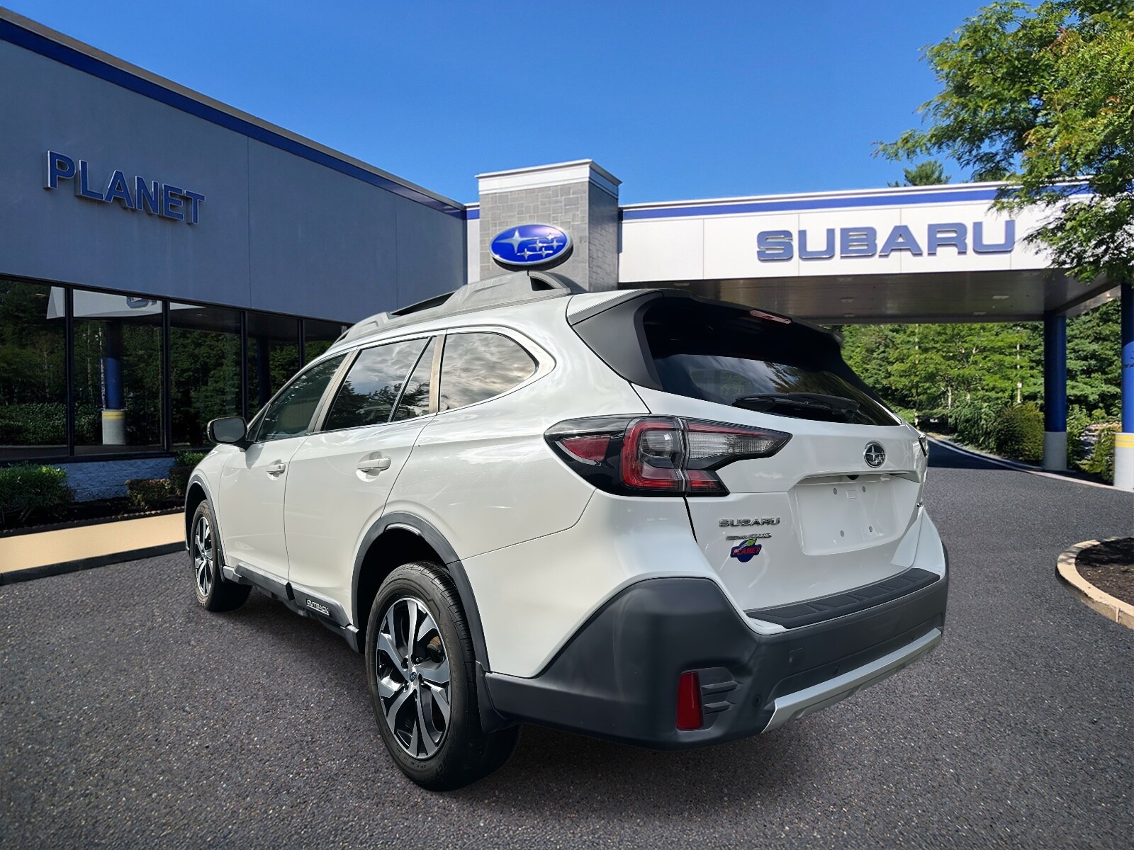 2020 Subaru Outback Limited photo 2