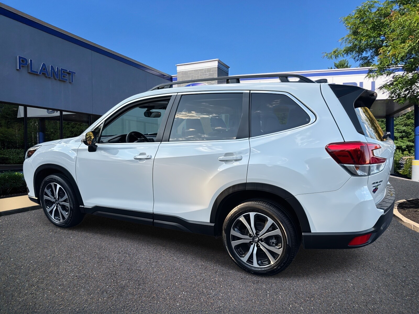 2024 Subaru Forester Limited Base photo 3