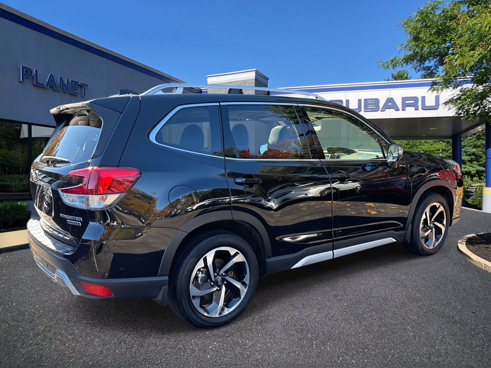 2024 Subaru Forester Touring photo 2