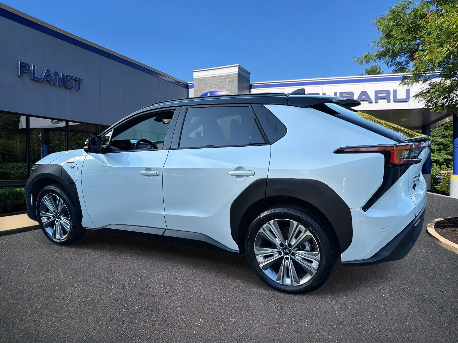 2023 Subaru Solterra Touring photo 2