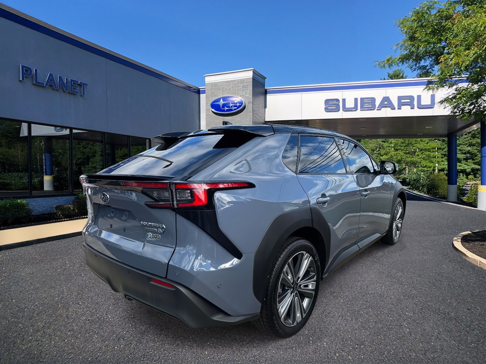 2023 Subaru Solterra Touring photo 2