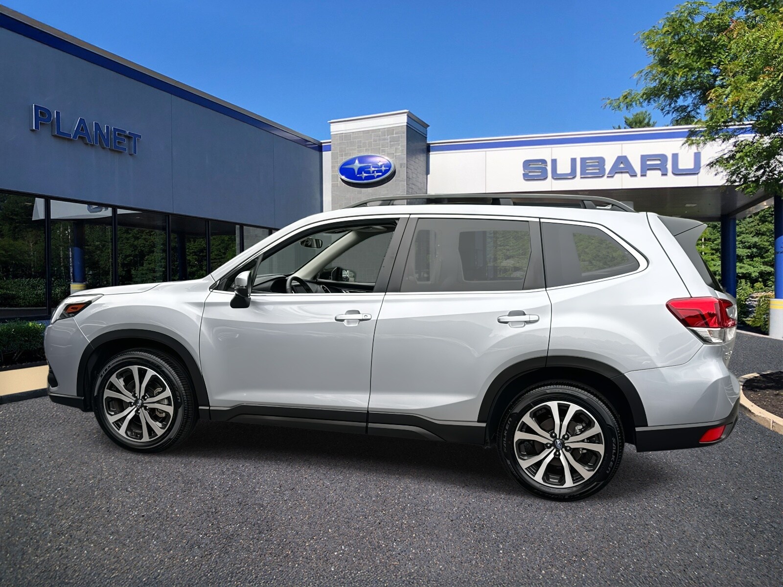 2024 Subaru Forester Limited photo 2