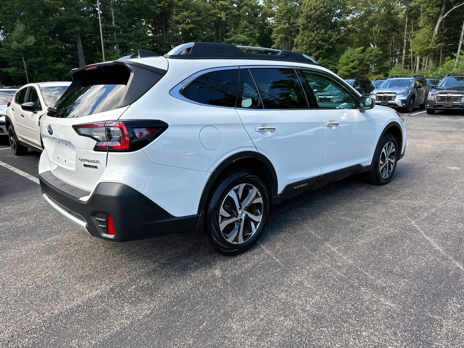 2022 Subaru Outback Touring photo 2
