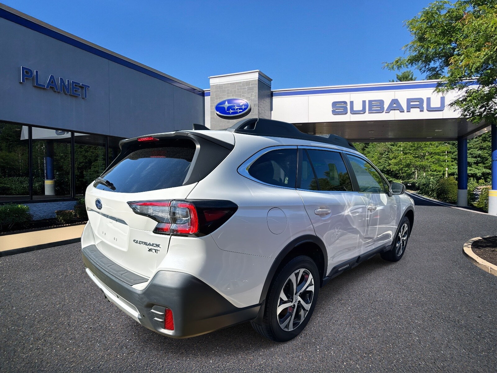 2022 Subaru Outback Limited XT photo 2