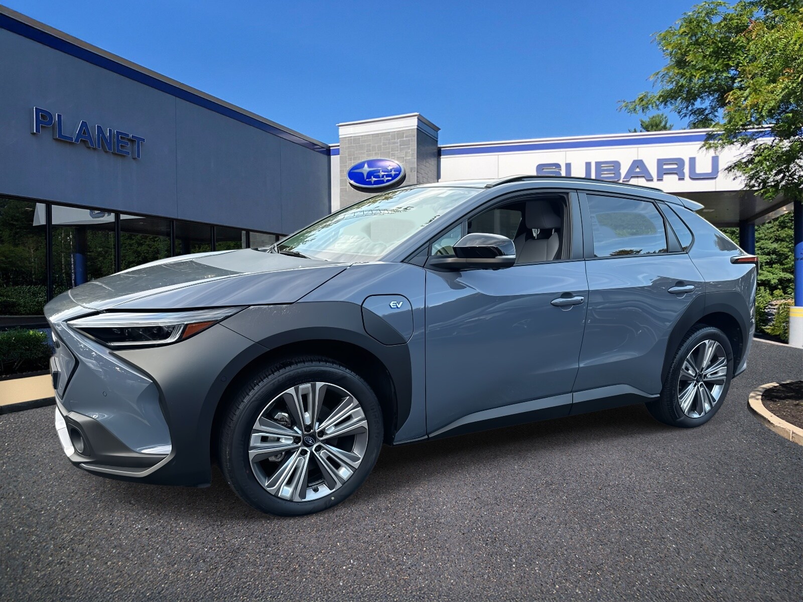 2023 Subaru Solterra Limited photo 2