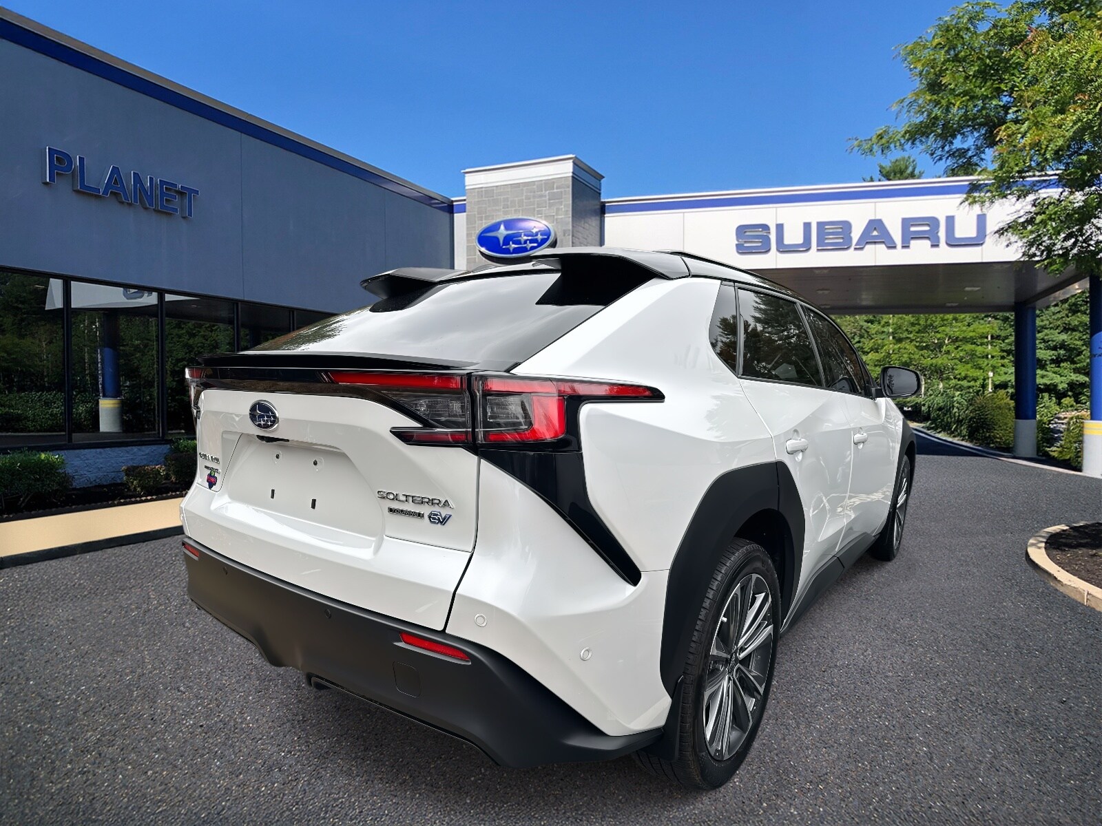 2023 Subaru Solterra Touring photo 2