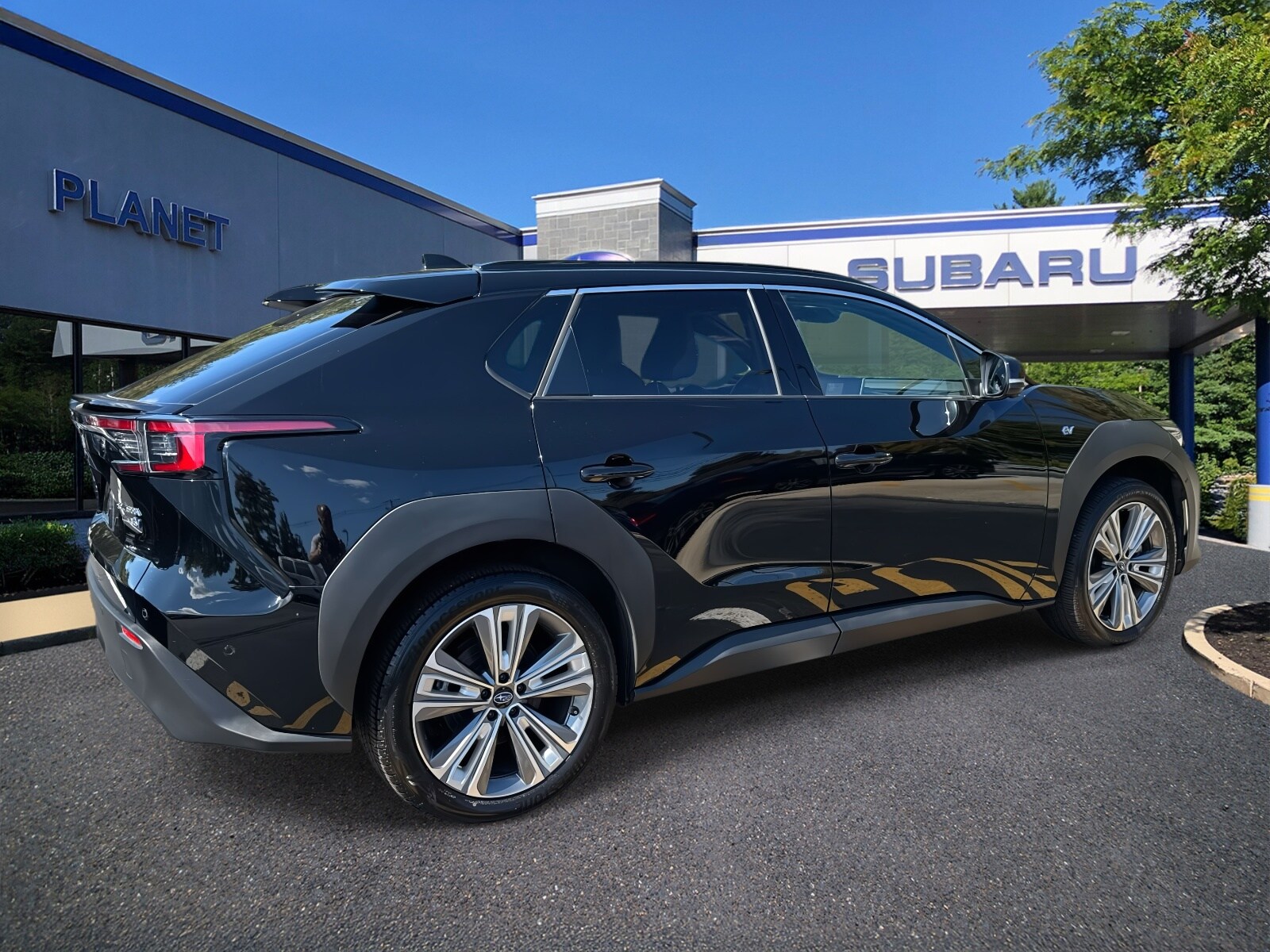 2023 Subaru Solterra Touring photo 2