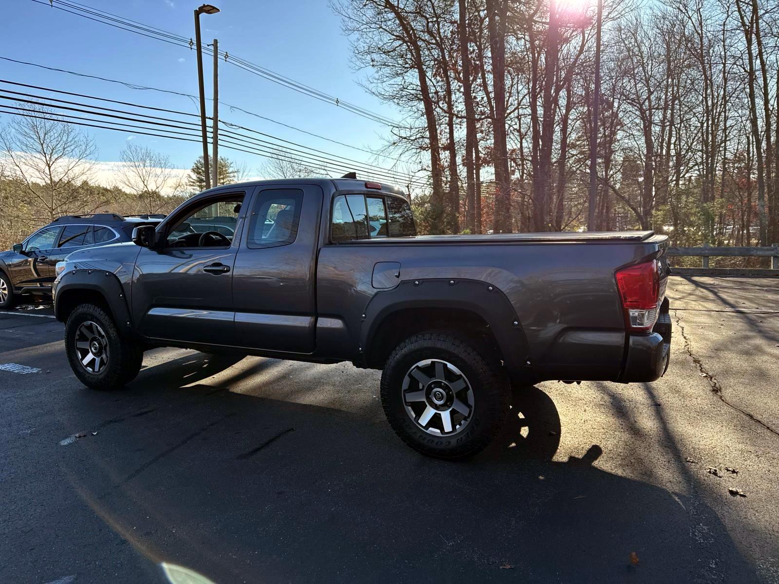 2017 Toyota Tacoma SR Access Cab 4x4 photo 3