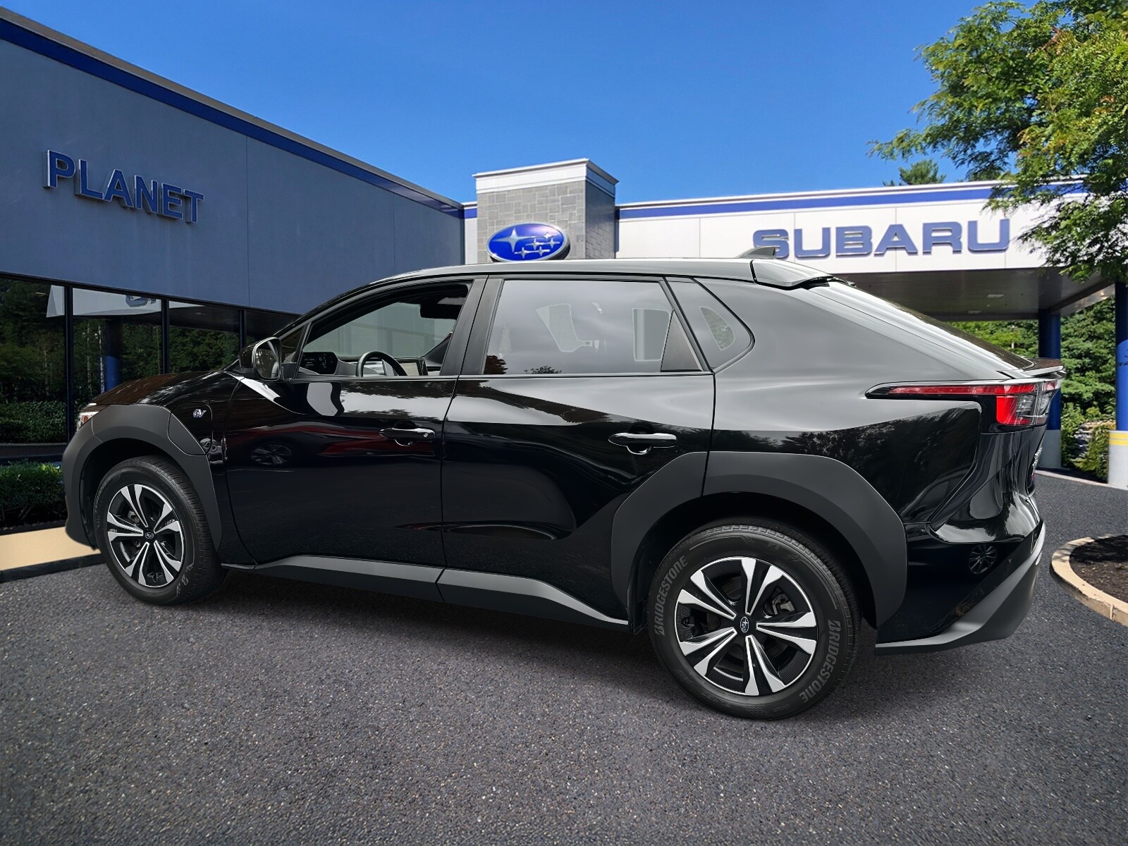 2023 Subaru Solterra Premium photo 3