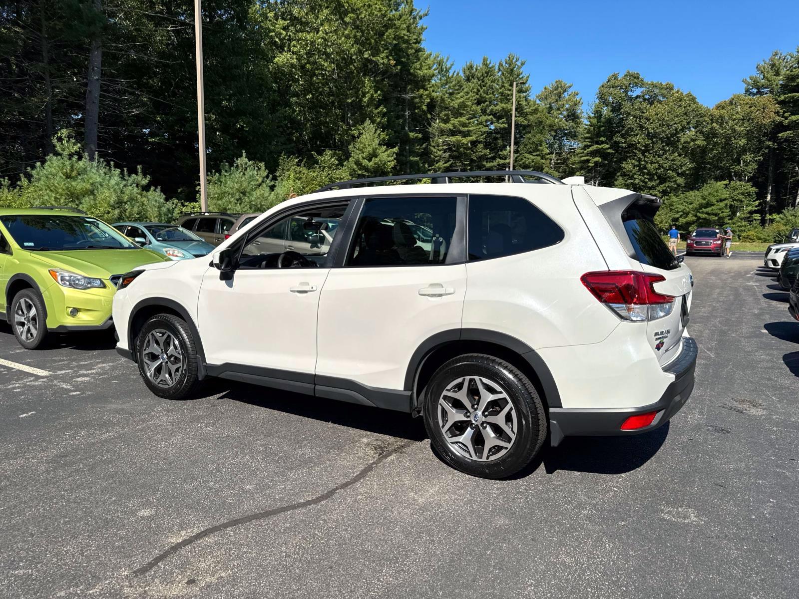 2022 Subaru Forester Premium photo 2