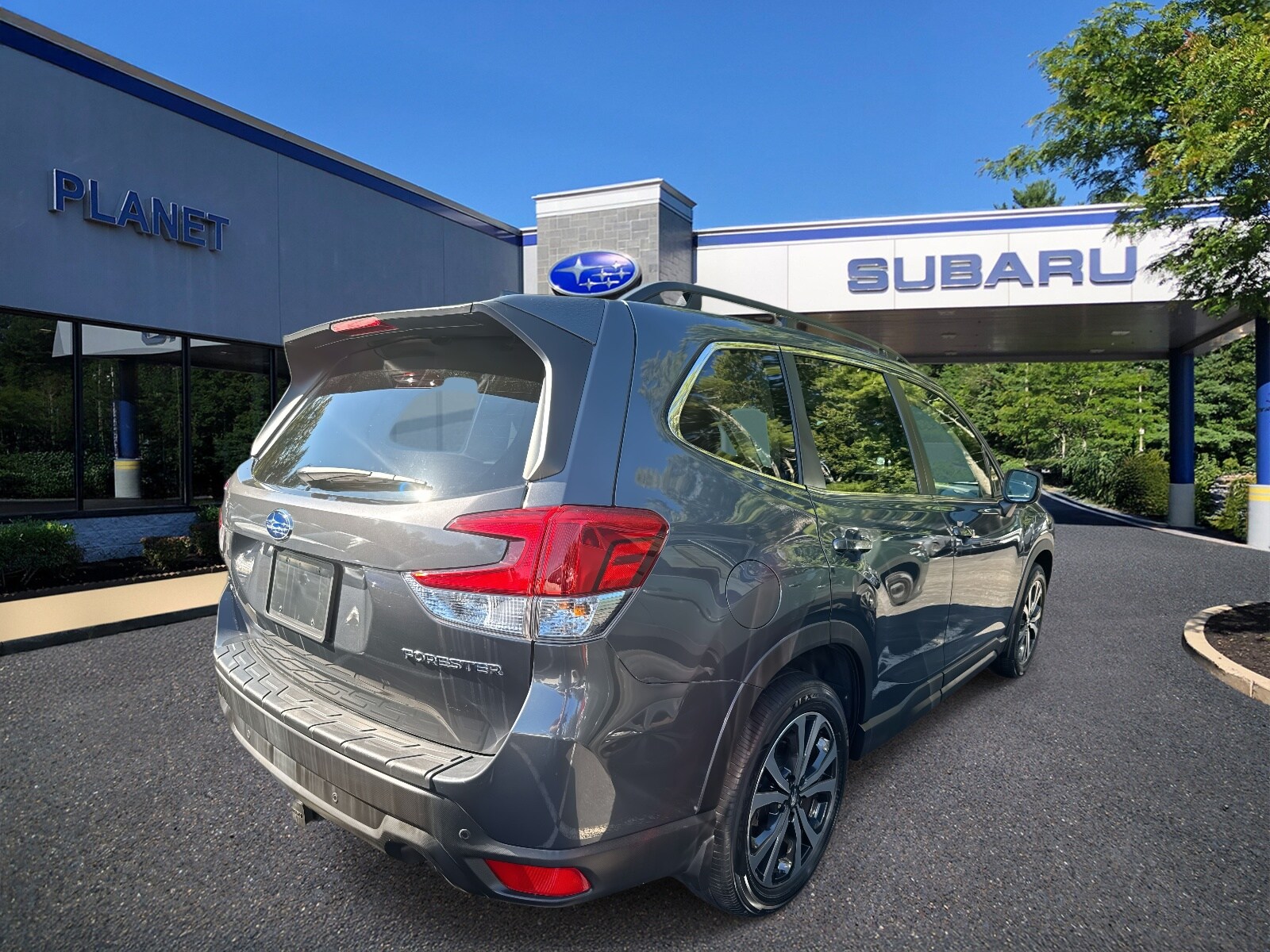 2022 Subaru Forester Limited photo 2