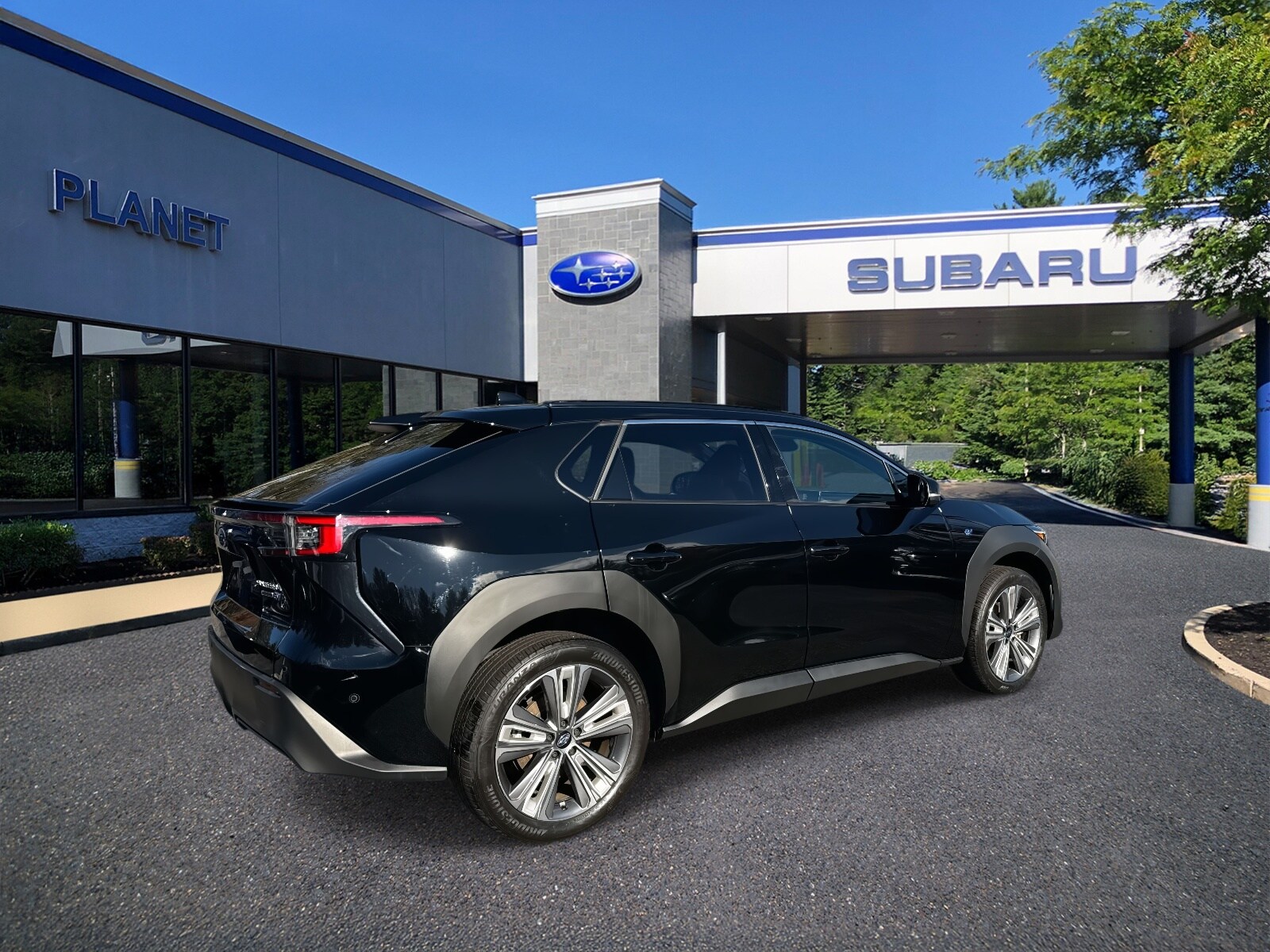 2023 Subaru Solterra Touring photo 2