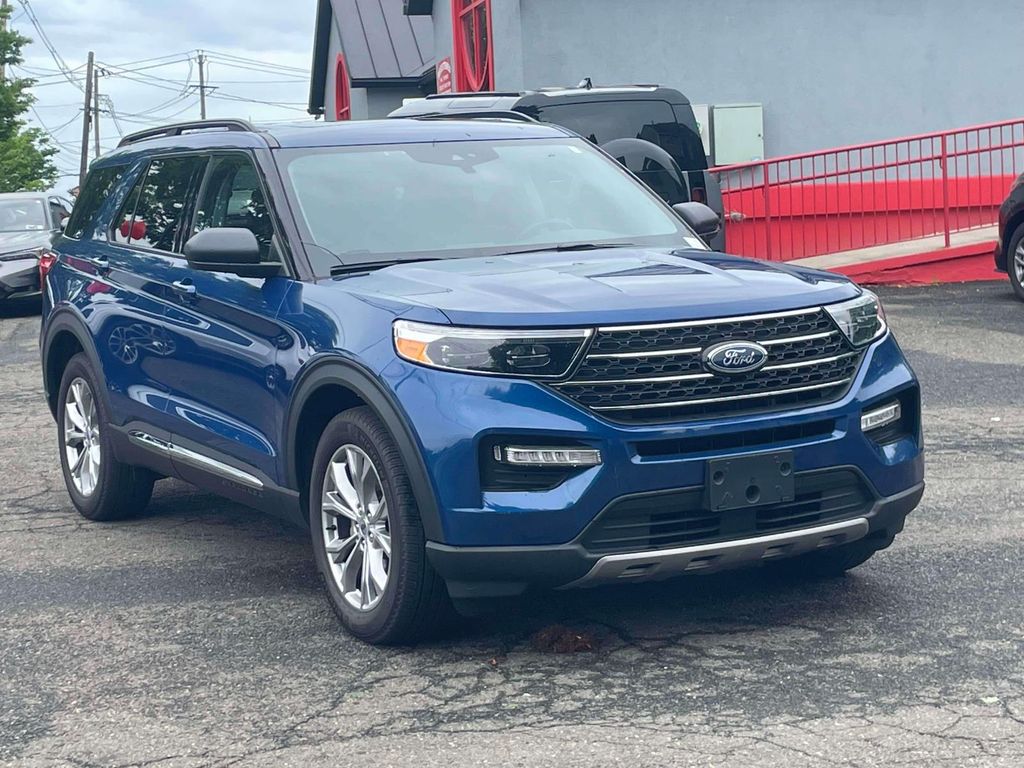 2023 Ford Explorer XLT 4WD's photo