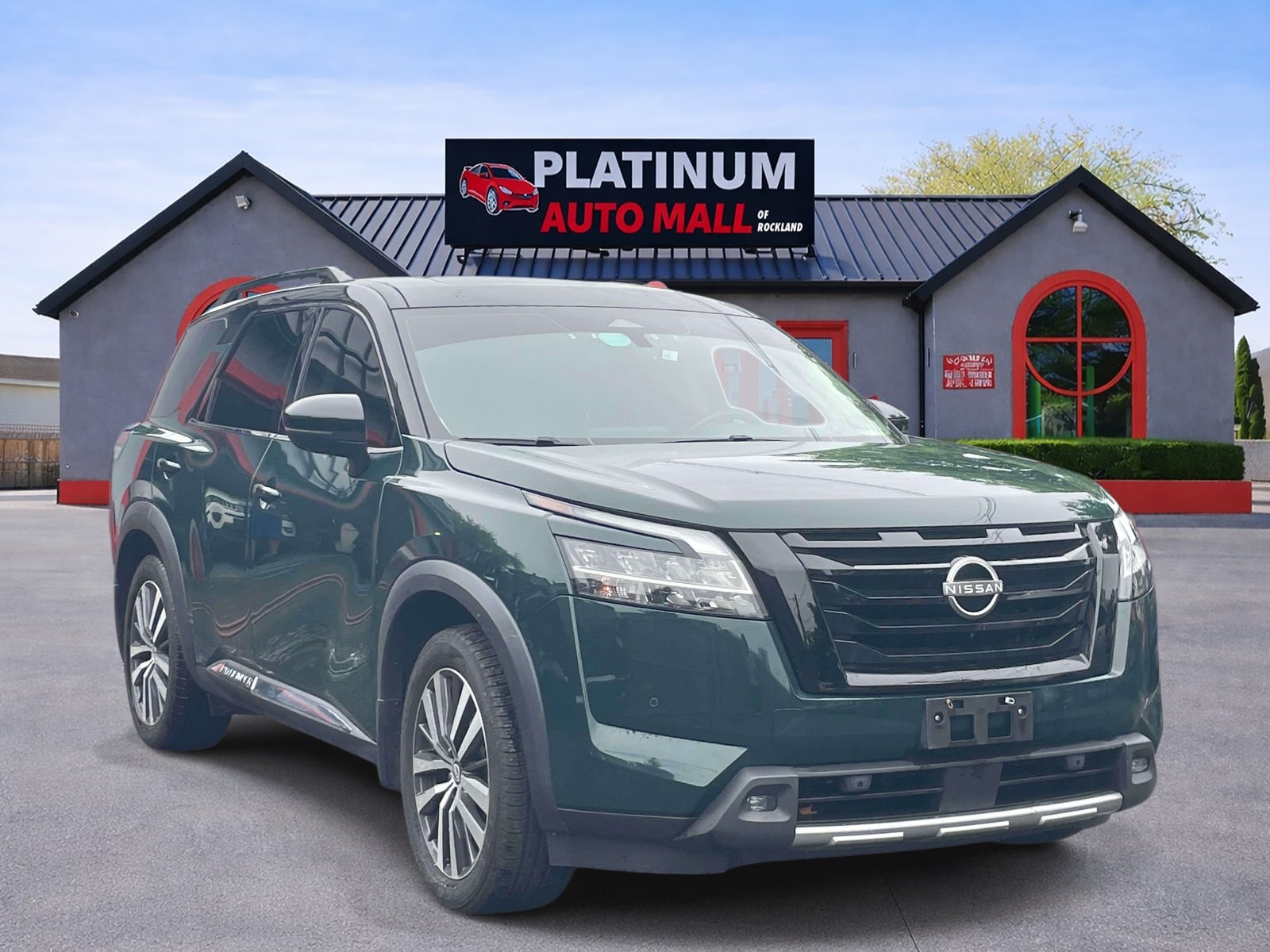 2022 Nissan Pathfinder Platinum 4WD's photo