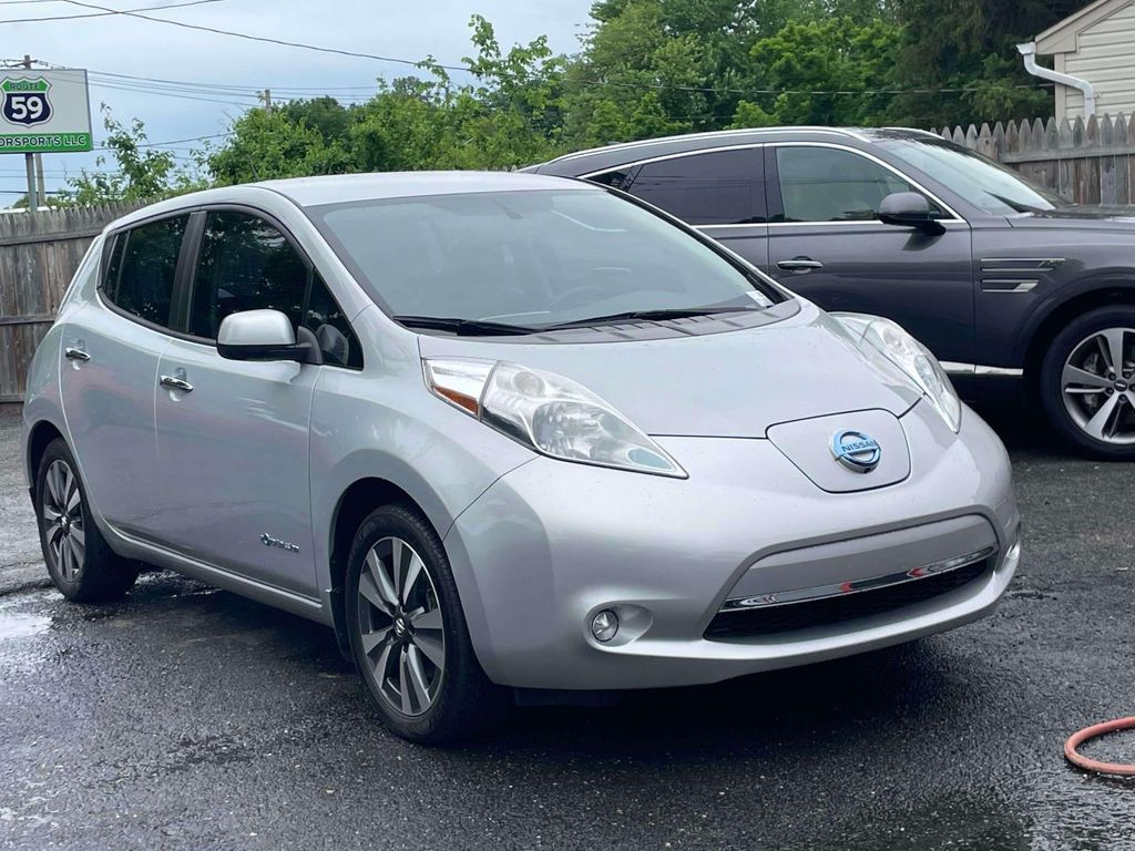 2016 Nissan Leaf SV's photo