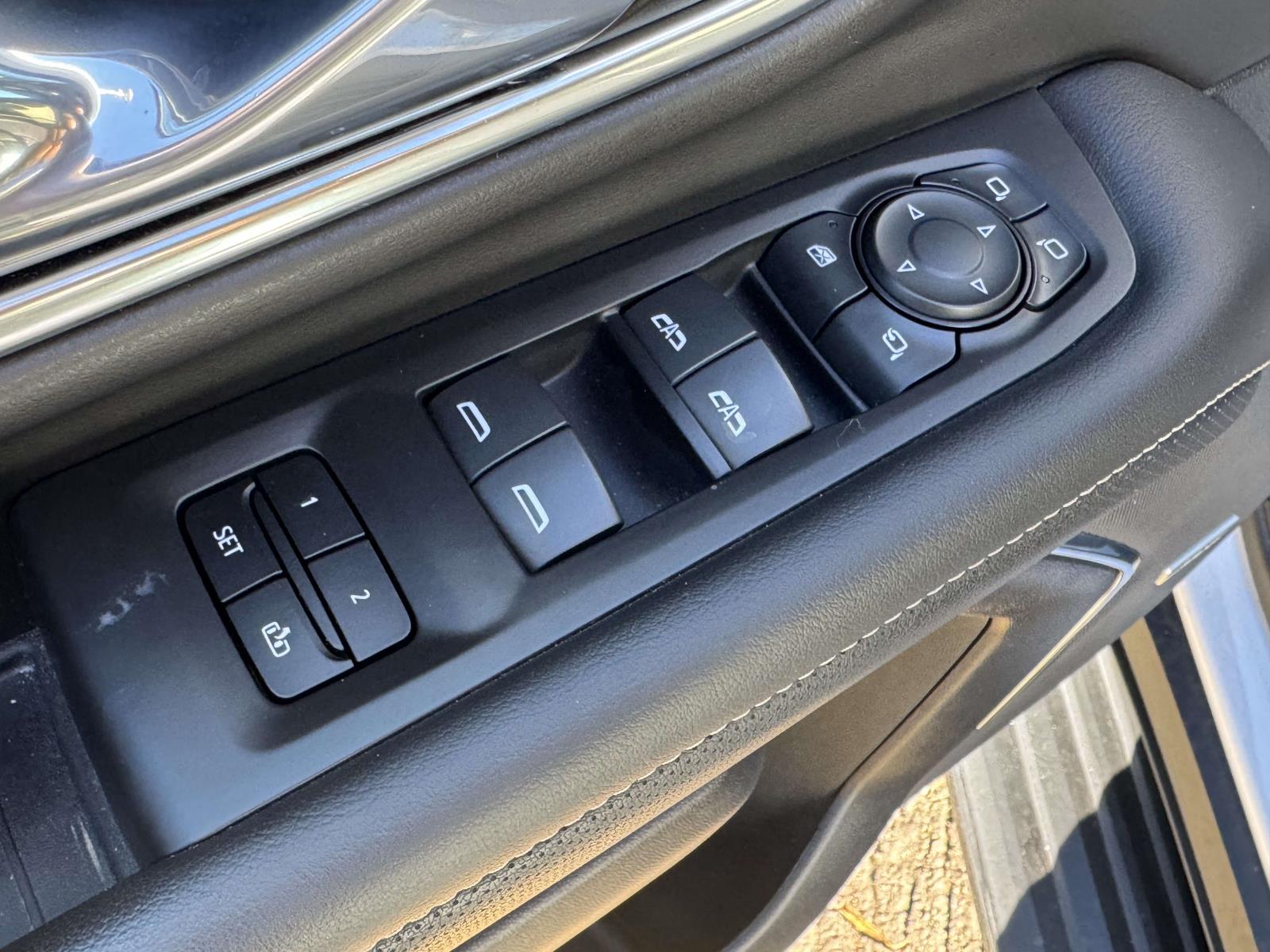 2023 GMC Yukon SLT - Photo 16