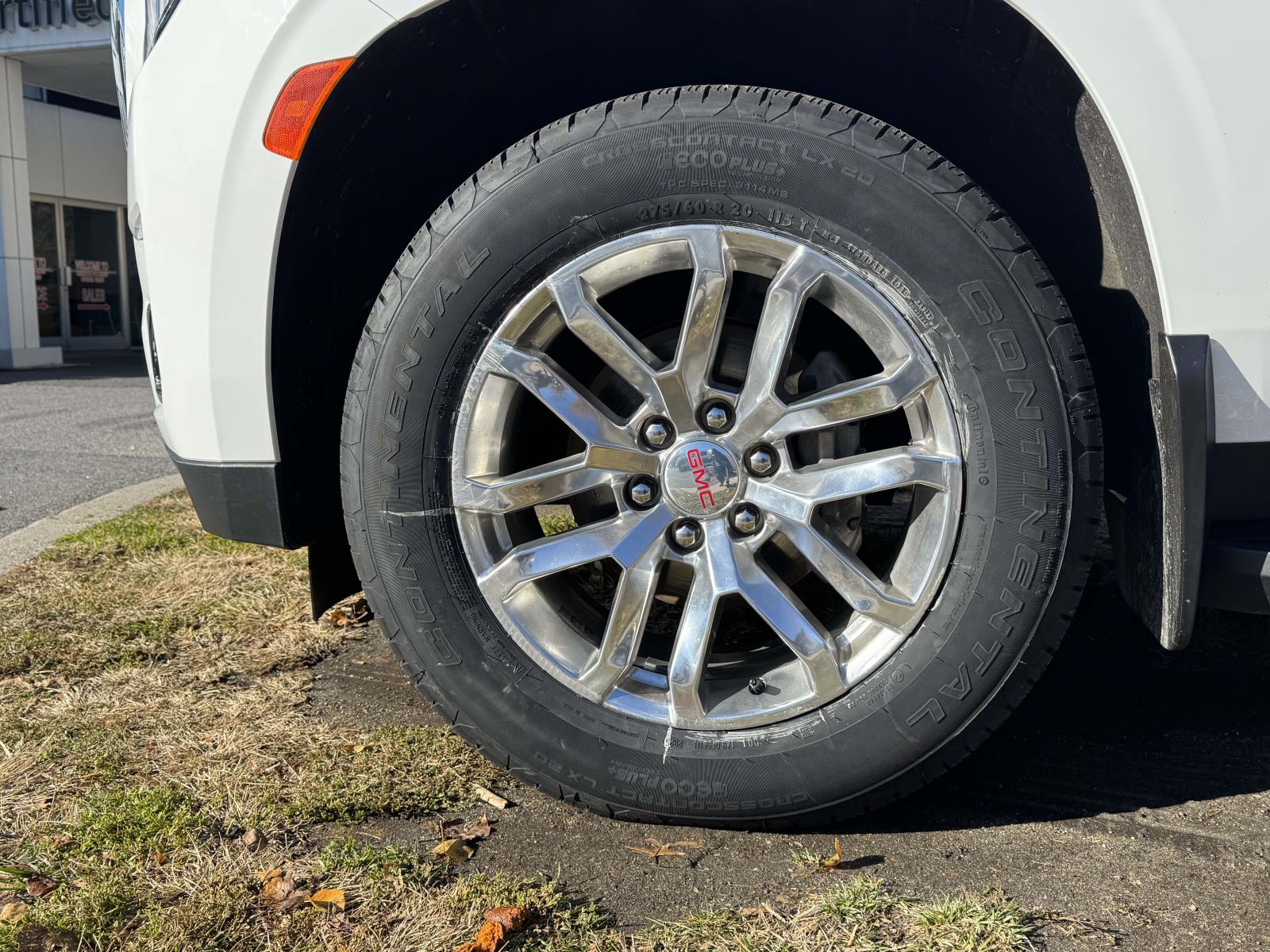 2023 GMC Yukon SLT - Photo 8