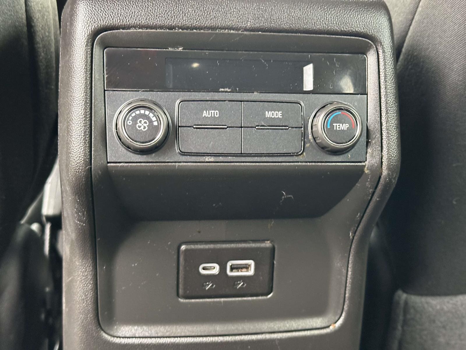 2023 GMC Acadia SLE - Photo 17
