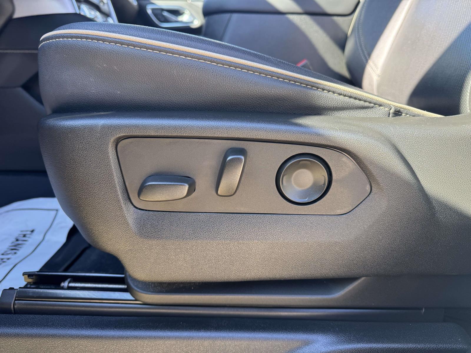 2023 GMC Yukon SLT - Photo 17