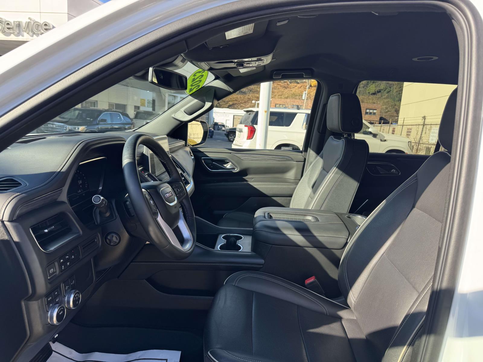 2023 GMC Yukon SLT - Photo 18