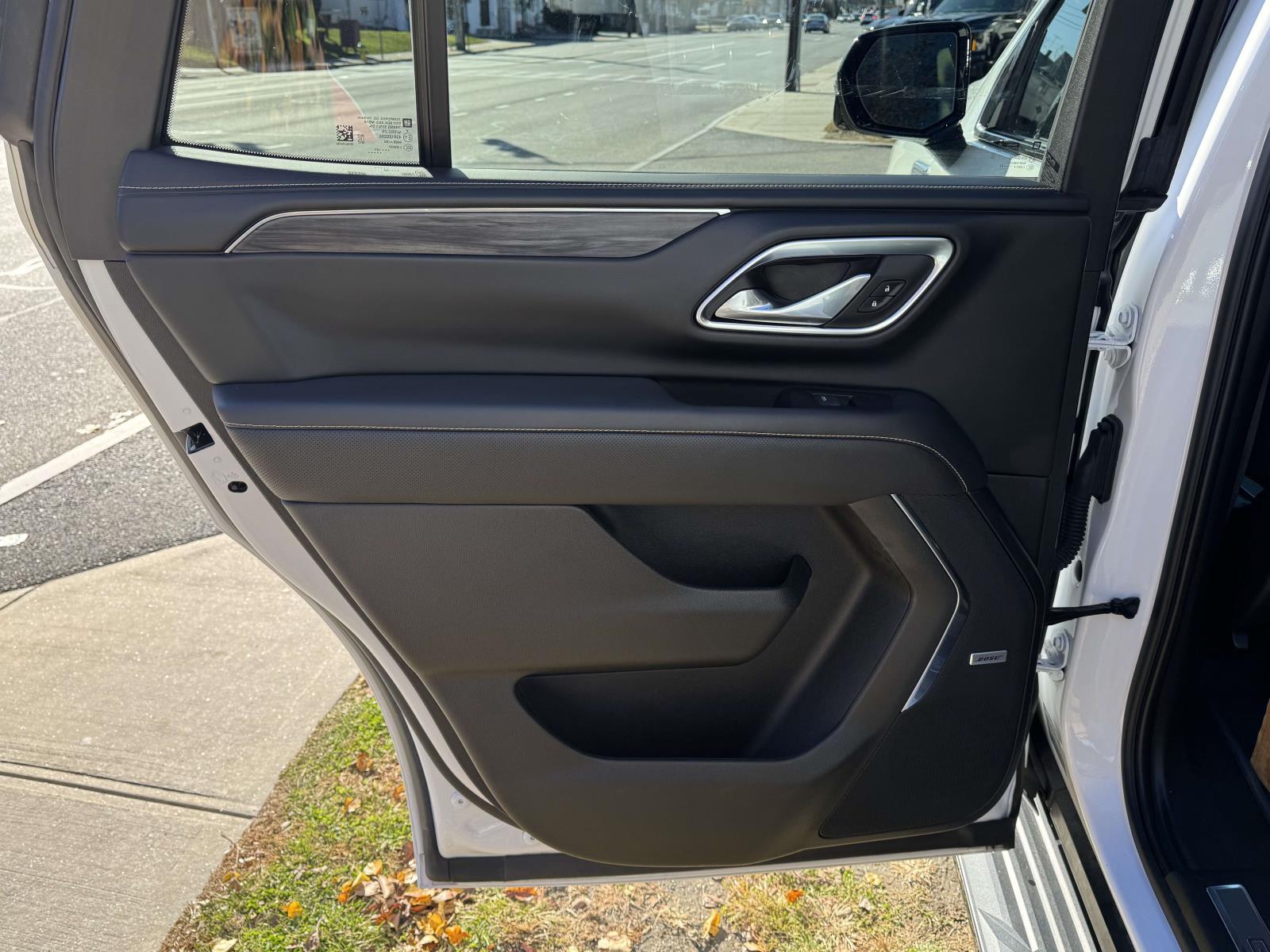 2023 GMC Yukon SLT - Photo 11