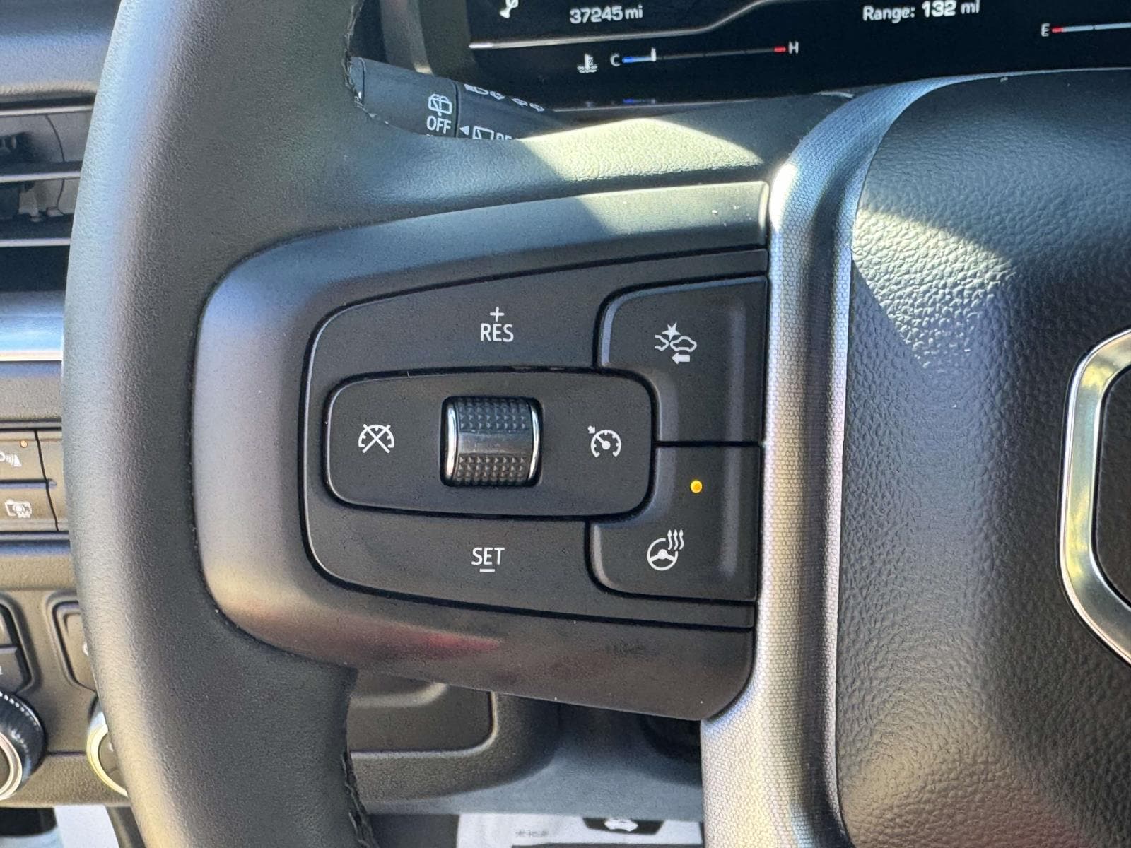 2023 GMC Yukon SLT - Photo 21