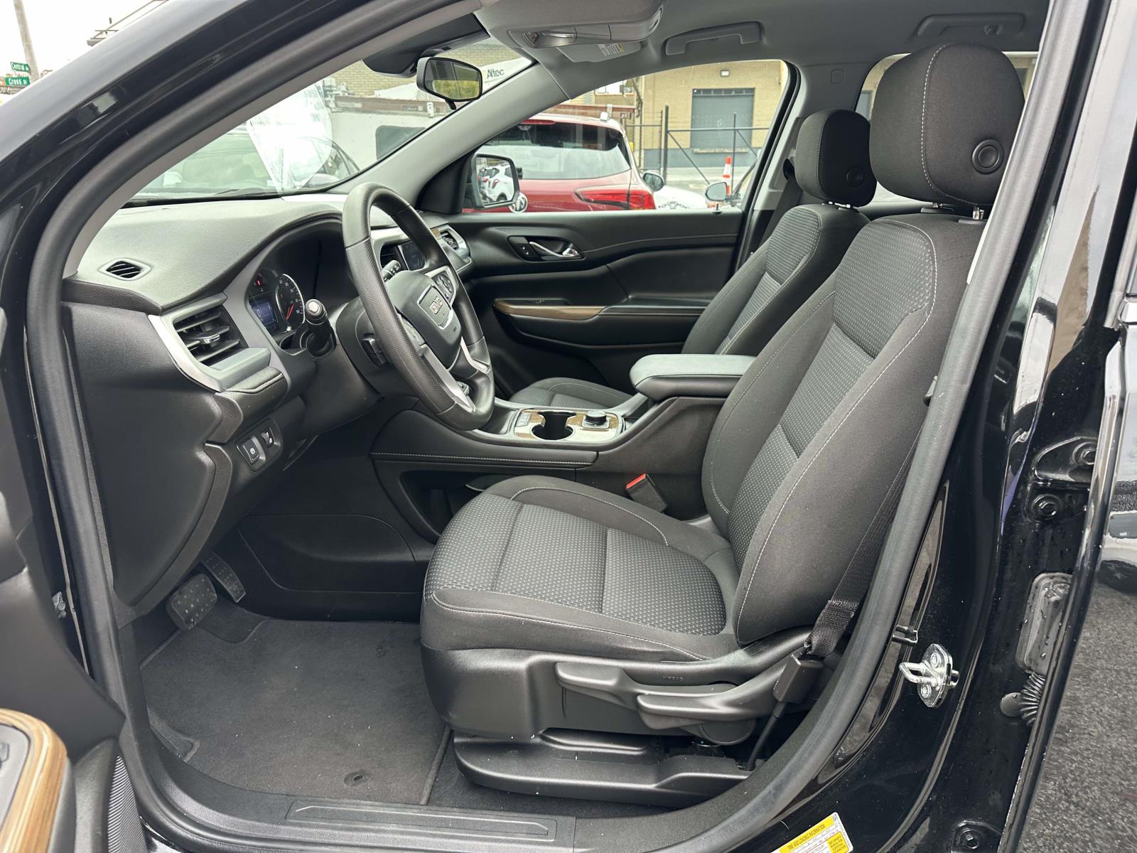 2023 GMC Acadia SLE - Photo 13