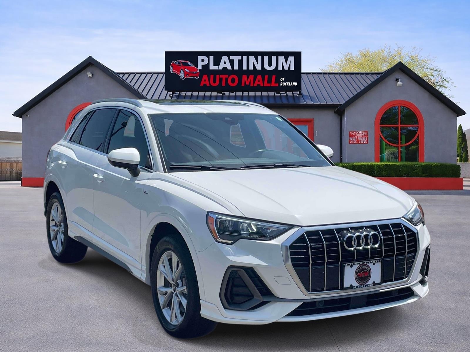2022 Audi Q3 45 TFSI S Line Premium quattro's photo