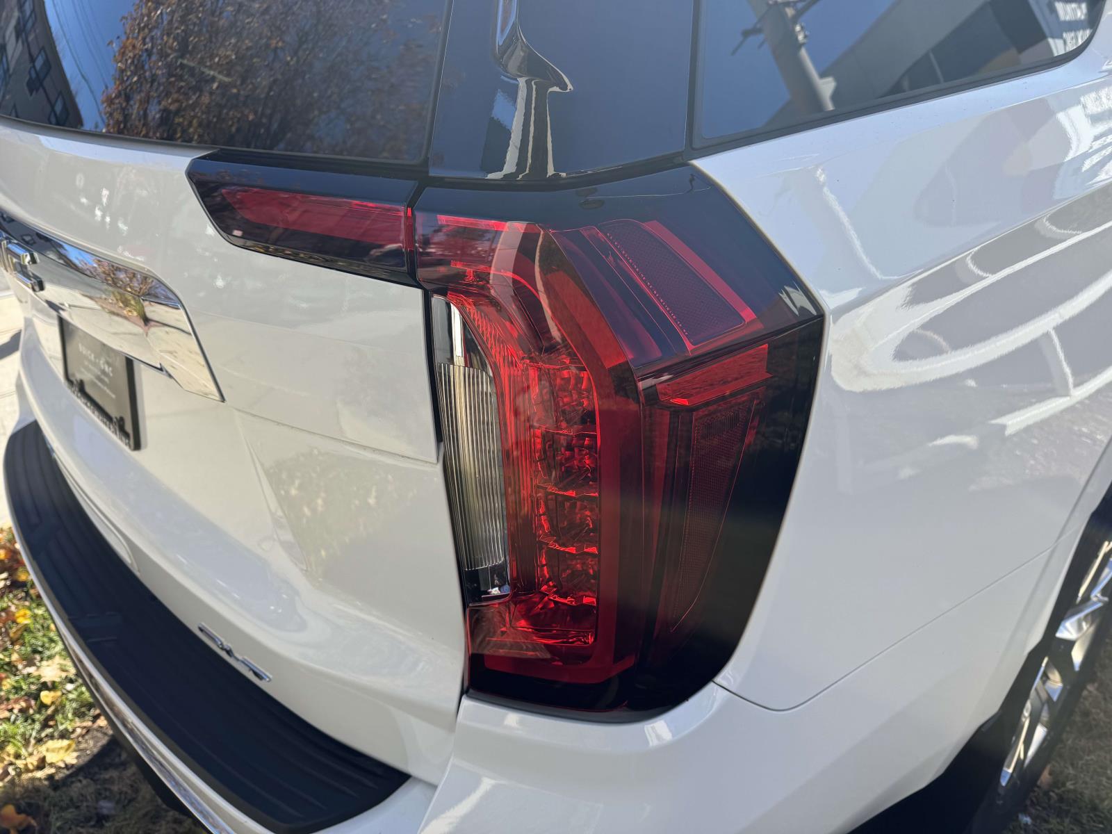 2023 GMC Yukon SLT - Photo 10