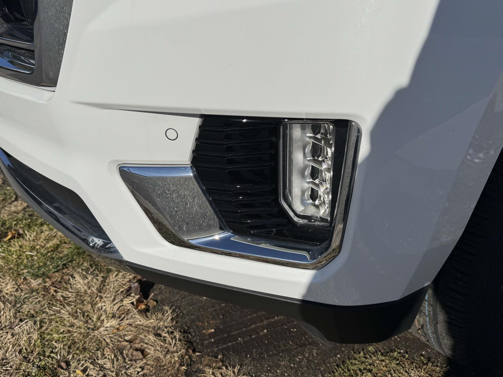 2023 GMC Yukon SLT - Photo 9