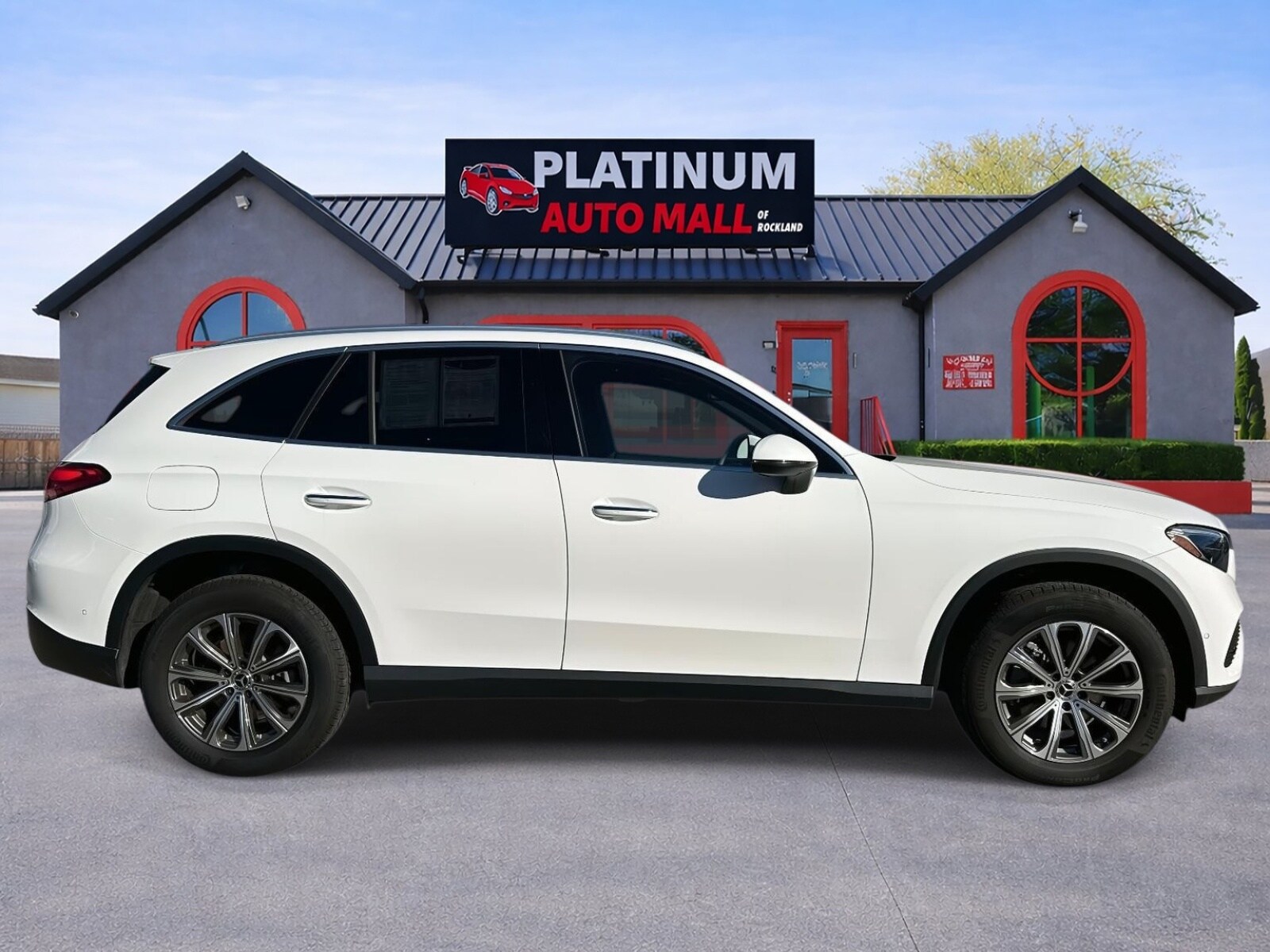 2024 Mercedes-Benz GLC GLC 300 - Photo 2