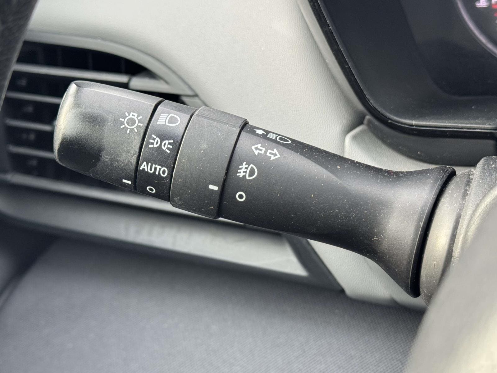 2022 Subaru Outback Premium - Photo 22