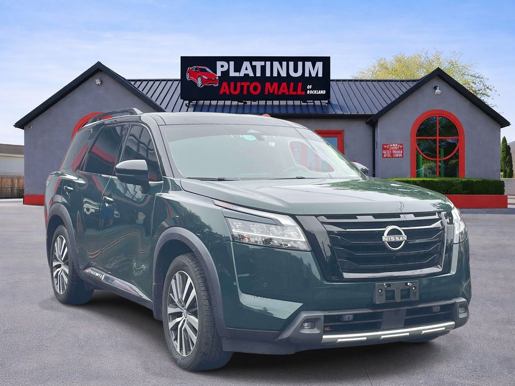 2022 Nissan Pathfinder Platinum 4WD's photo
