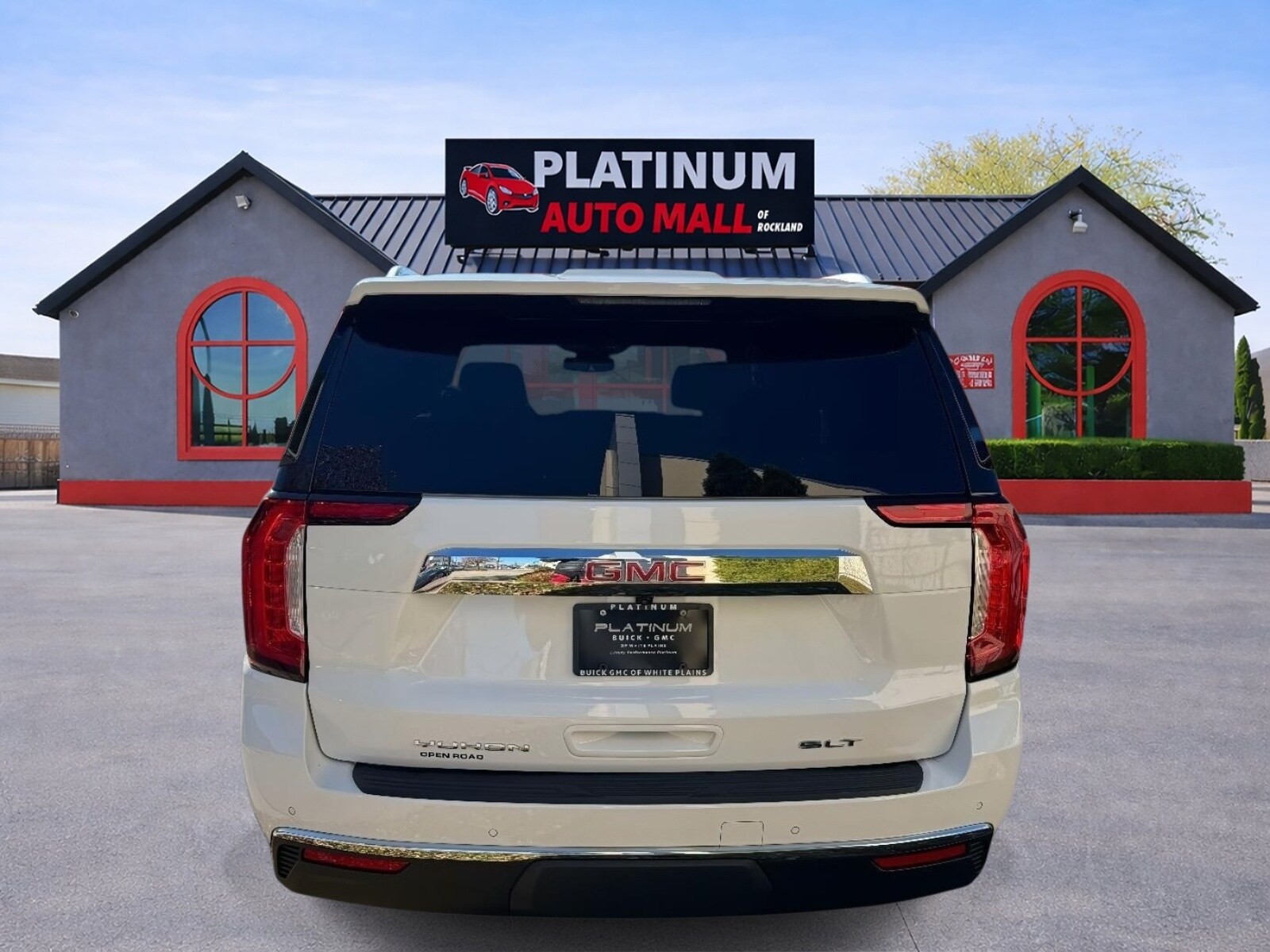 2023 GMC Yukon SLT - Photo 6