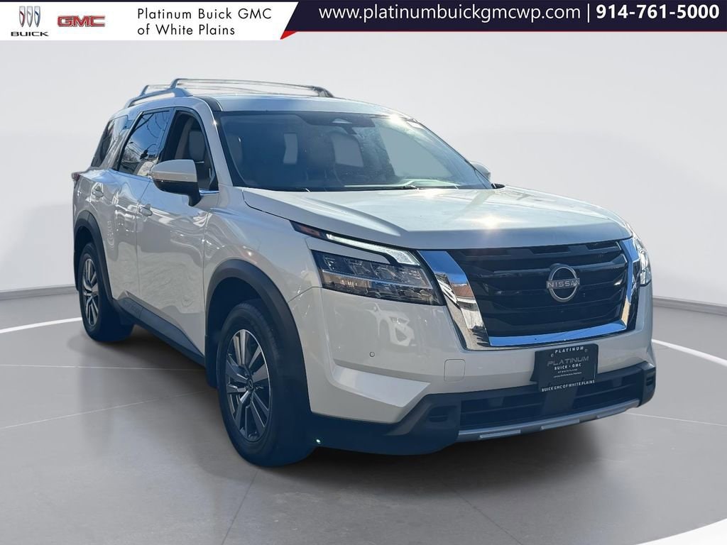 2023 Nissan Pathfinder SL's photo