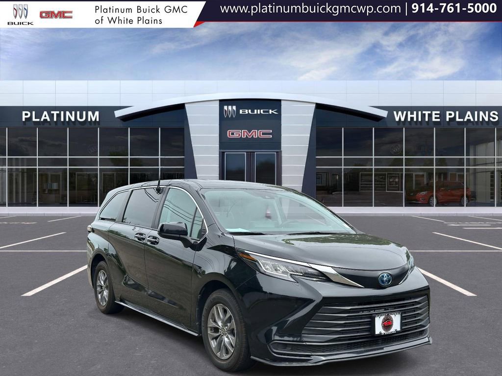 2023 Toyota Sienna LE 8-Passenger Hybrid FWD's photo