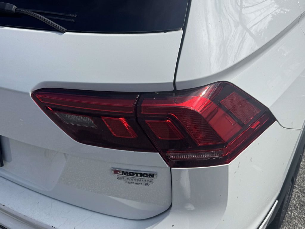 2020 Volkswagen Tiguan SE R-LINE BLACK - Photo 11