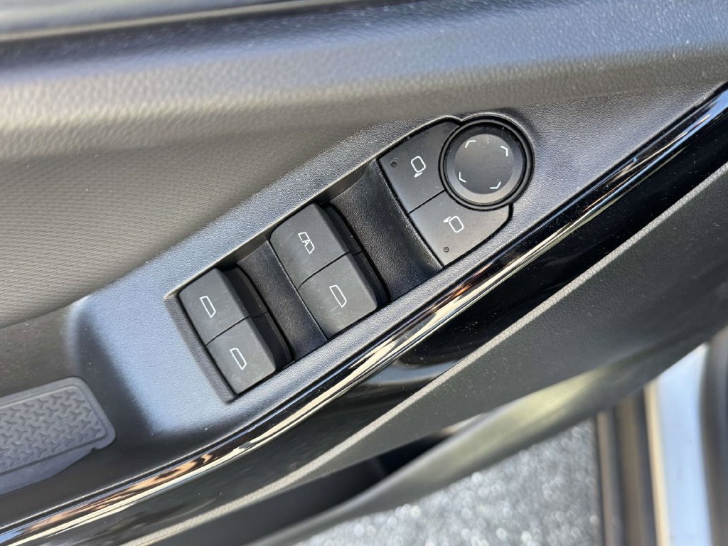 2025 Chevrolet Equinox LT - Photo 16