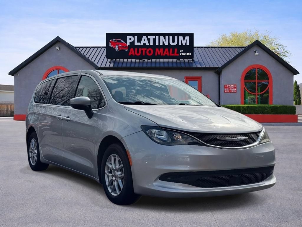 2022 Chrysler Voyager LX