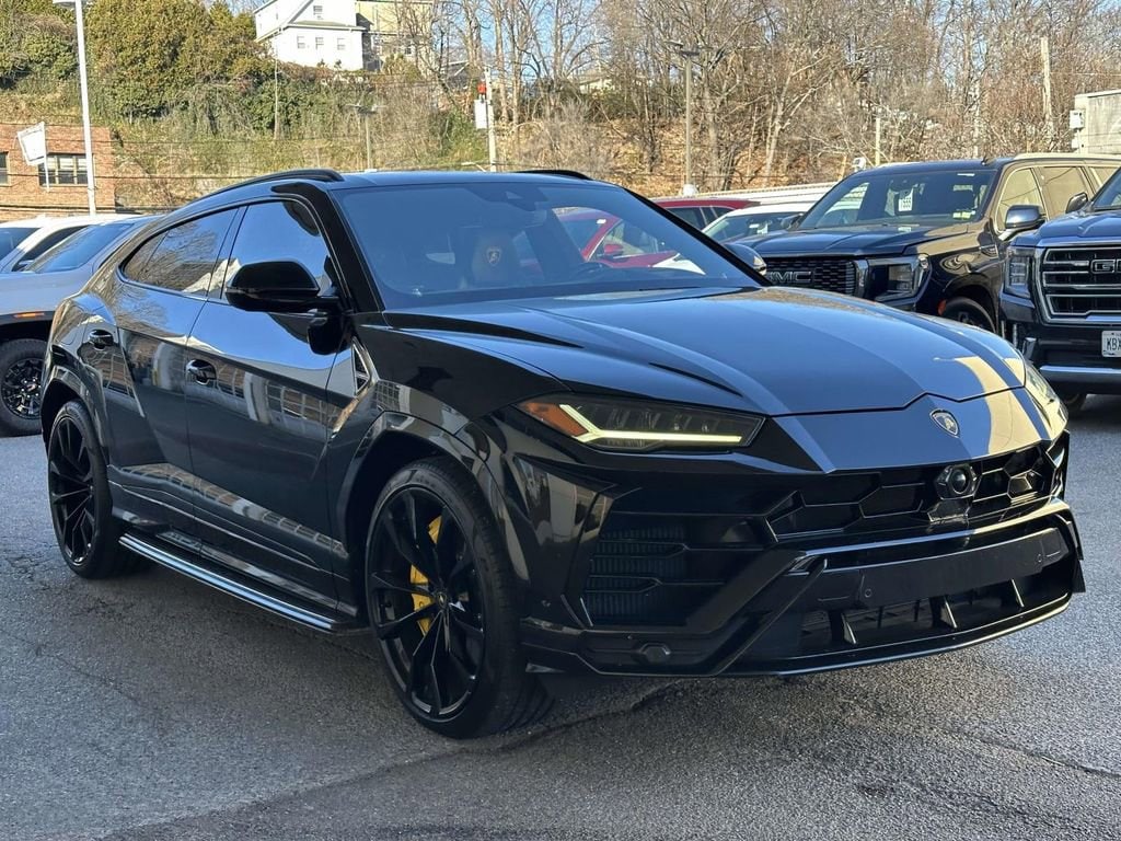 2021 Lamborghini Urus Base's photo