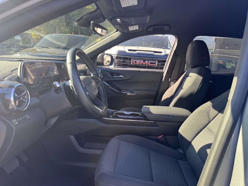 2025 Chevrolet Equinox LT - Photo 17