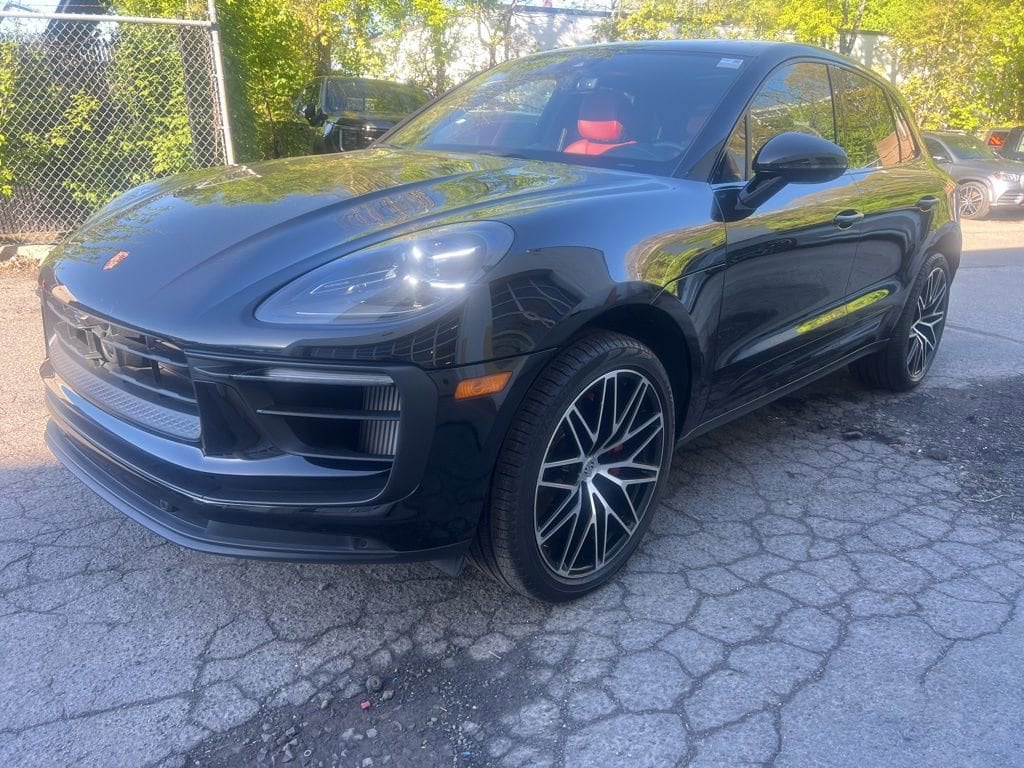 2024 Porsche Macan S's photo