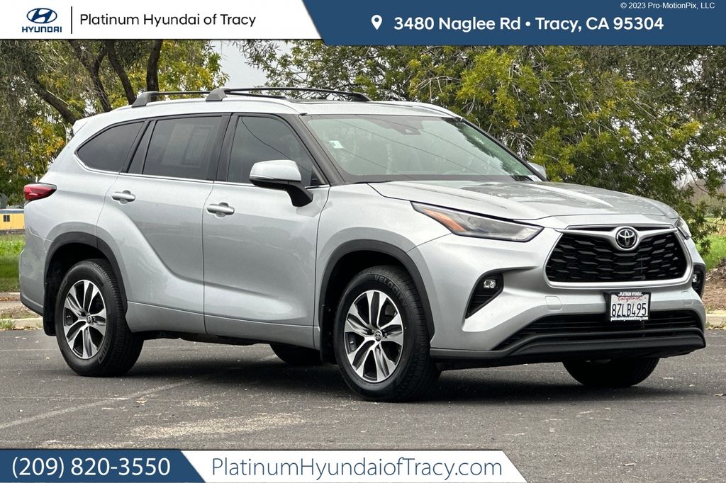 2022 Toyota Highlander XLE's photo