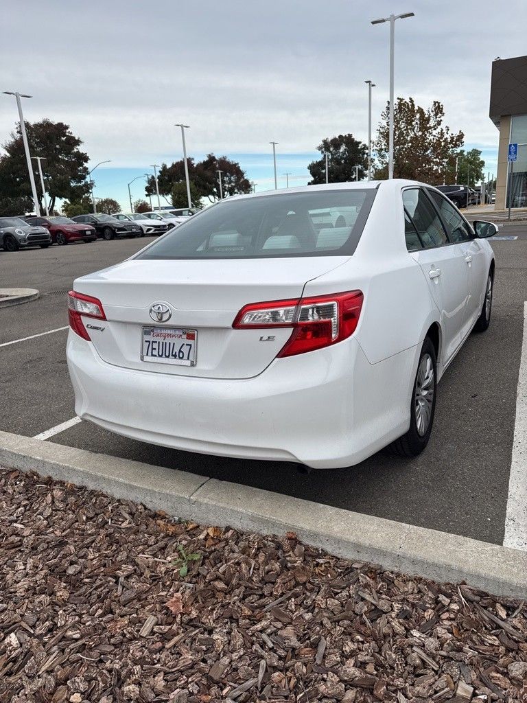2012 Toyota Camry photo 2