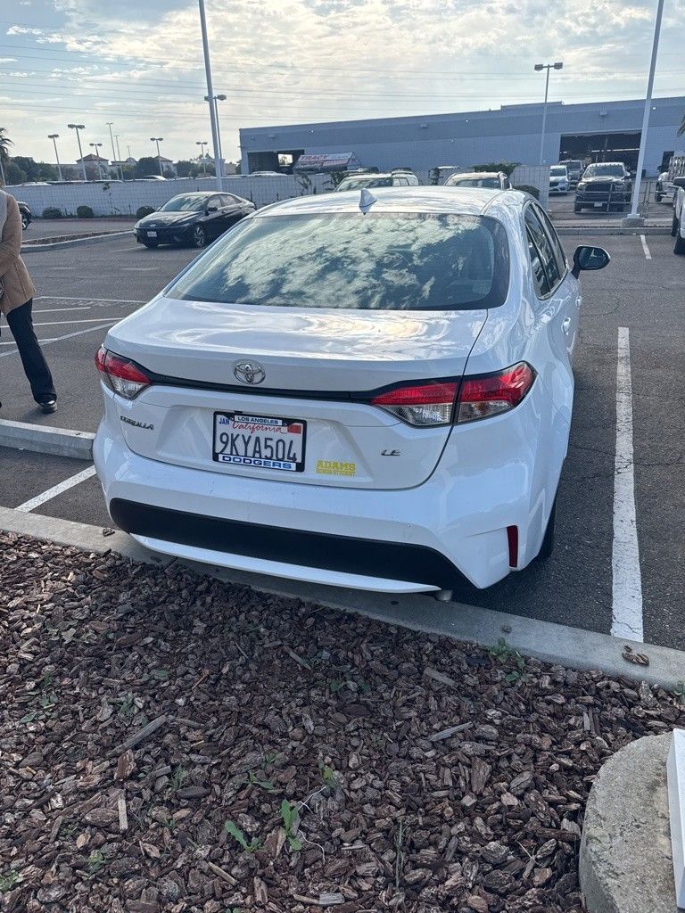 2021 Toyota Corolla LE photo 2