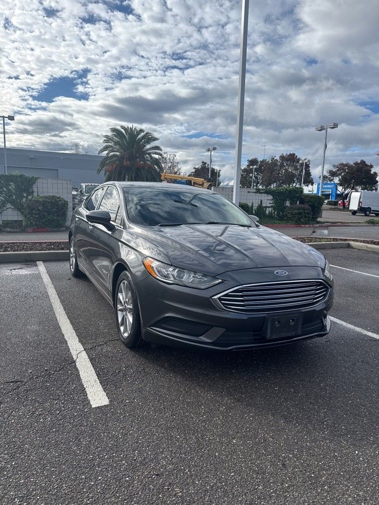 2017 Ford Fusion Hybrid SE photo 2