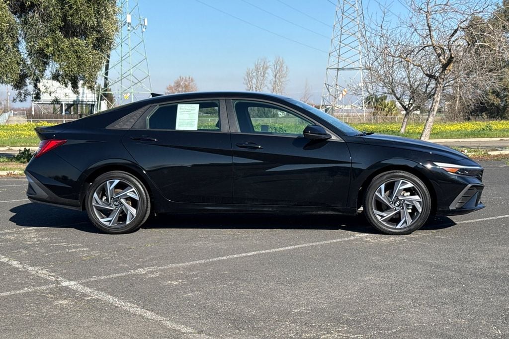 2025 Hyundai Elantra Hybrid SEL Sport photo 2