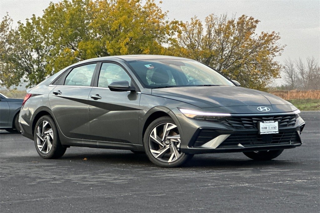 2025 Hyundai Elantra SEL Convenience photo 2