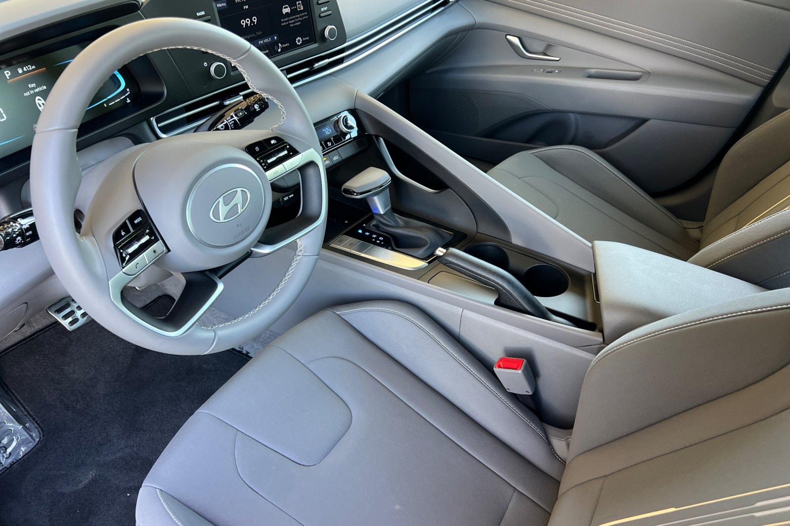 2025 Hyundai Elantra SEL Sport photo 6